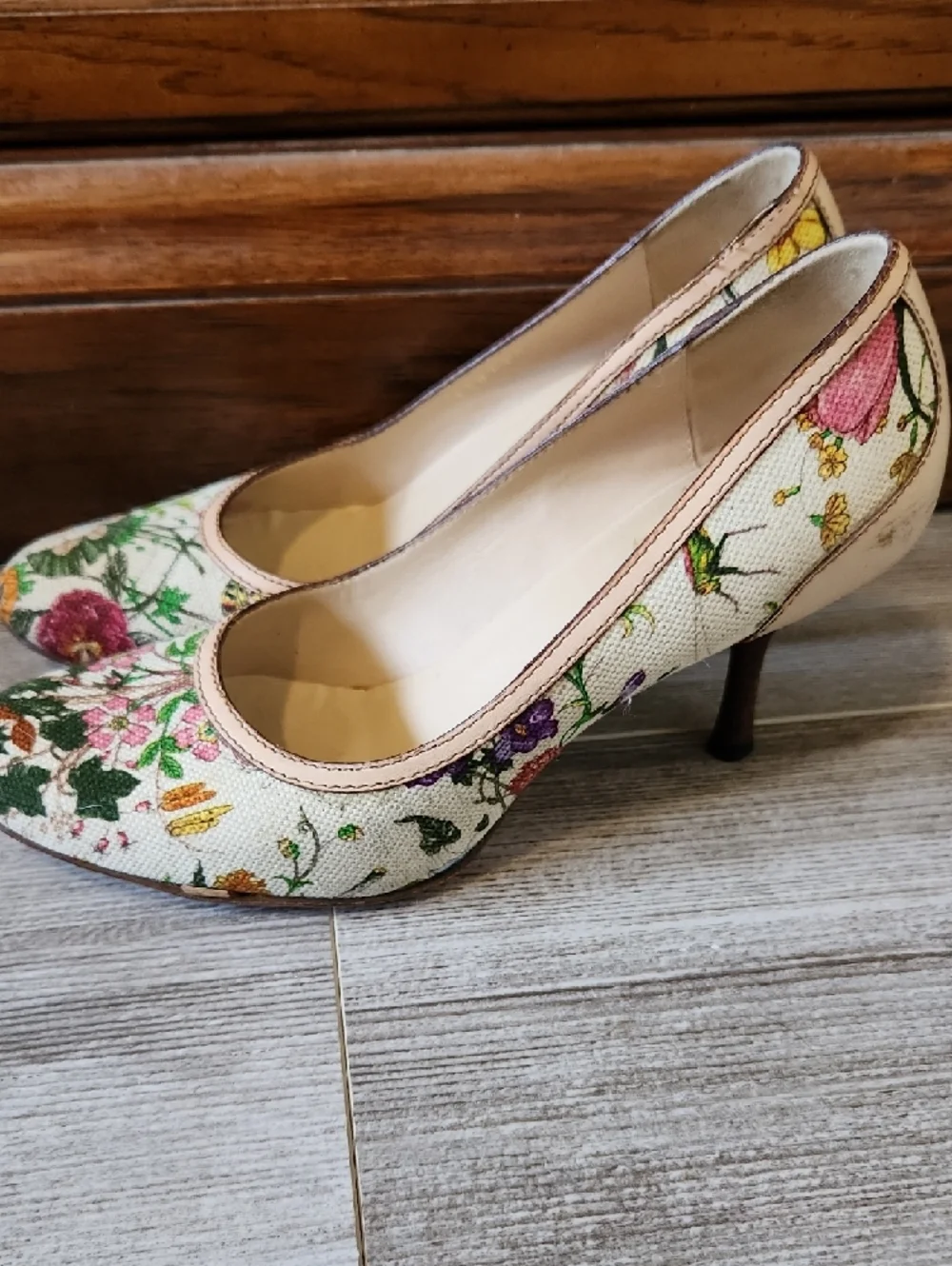 Gucci Floral Embroidered Pumps in Cream with Pink & Green Accents - Picture 2 of 11